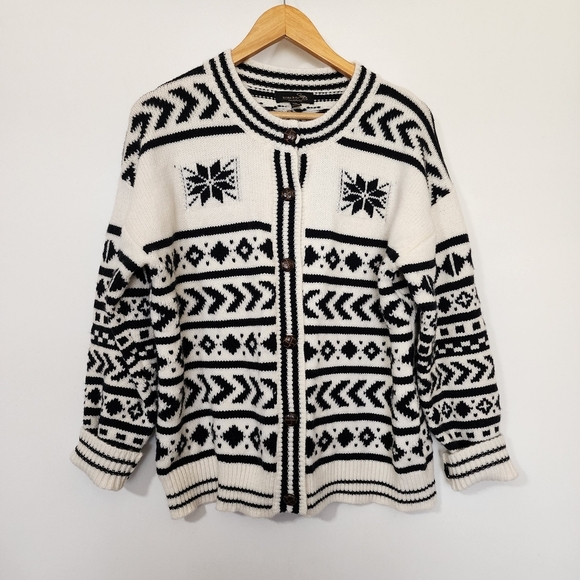 Vintage Black and White Patterned buttondown cardigan Sweater - Picture 2 of 8